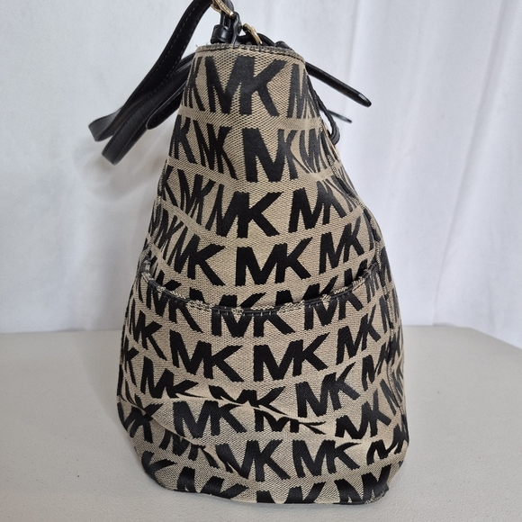 Michael Kors Jet Set Canvas Tote Bag - Picture 5 of 15